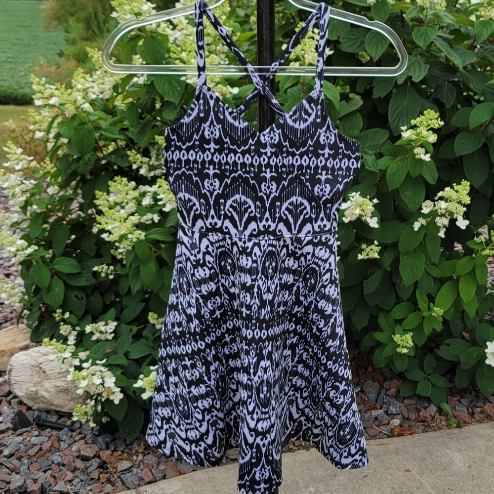 Abercrombie Kids Patterned Mini Skater Dress size 10 black & white pattern